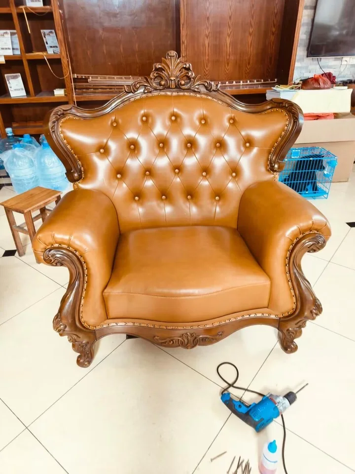 欧式扶手椅皮面翻新成品